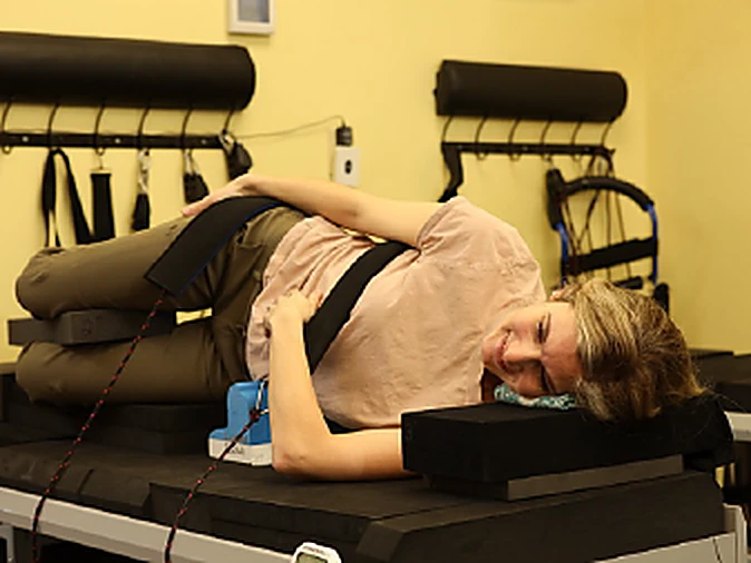 Traction that restores the natural curve in the neck